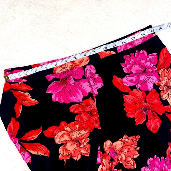 Susan Graver Regular Printed Liquid Knit Pull-On Wide Leg Pants ~ Black/Coral - Picture 5 of 8
